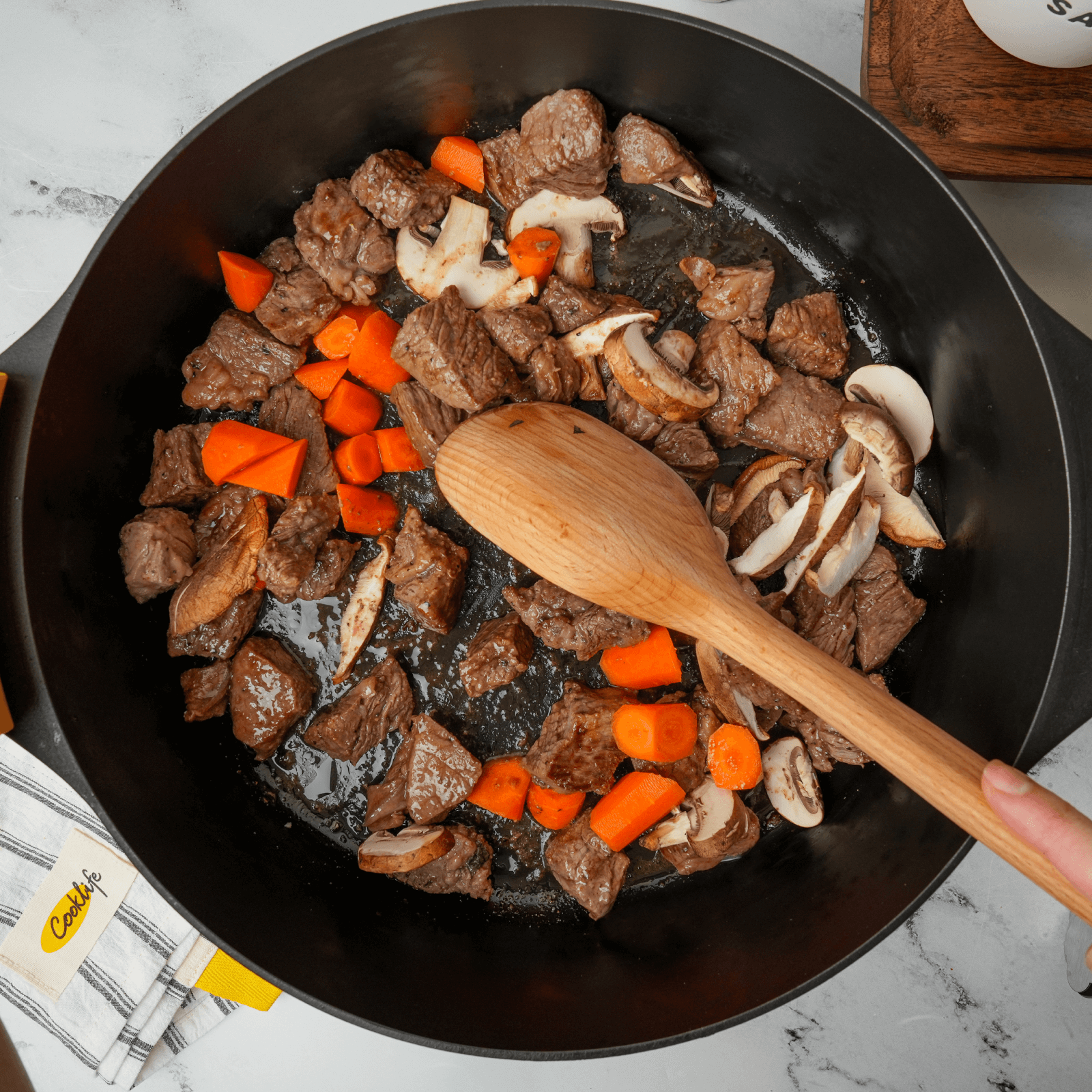 5.5 Quart Cast Iron Dutch Oven