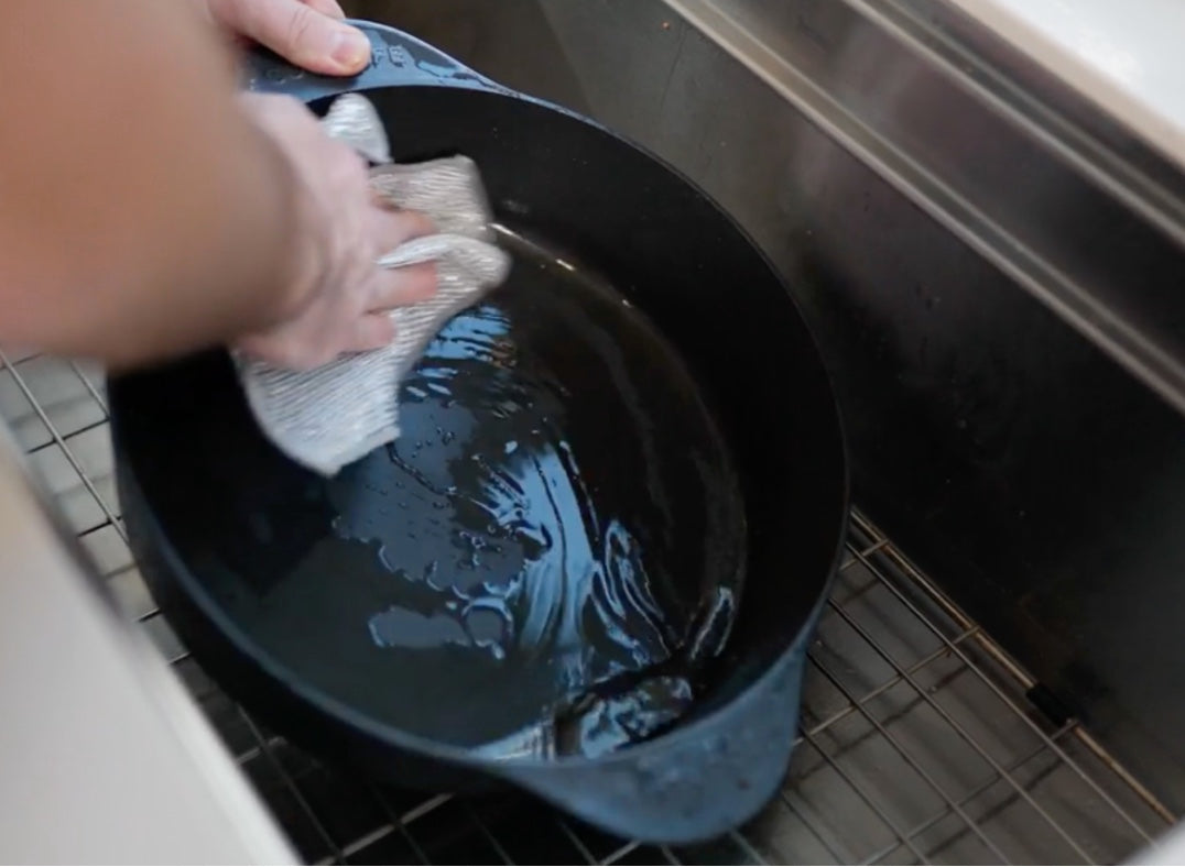 How to clean my Cooklife cast iron?