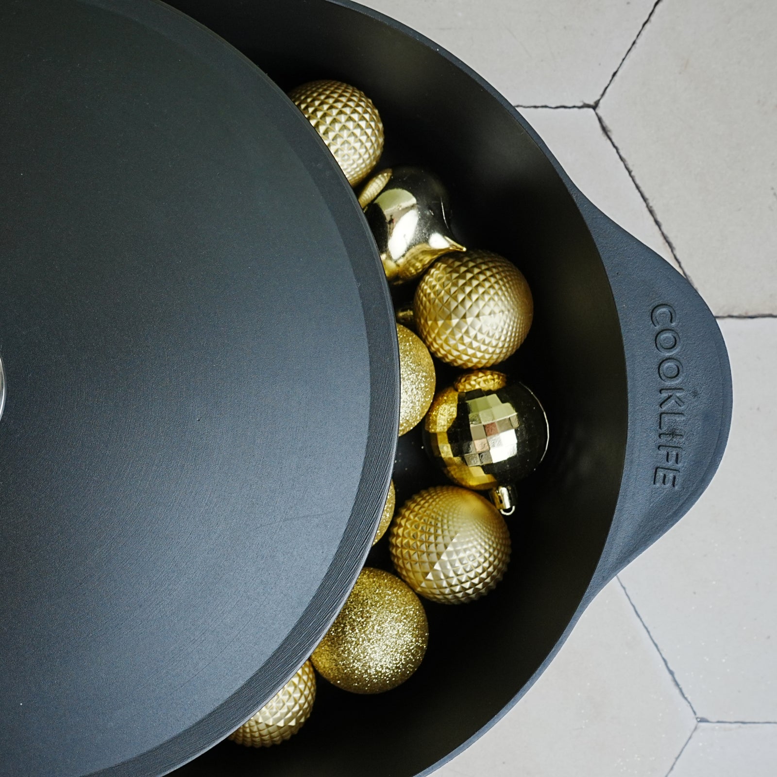 5.5 Quart Cast Iron Dutch Oven