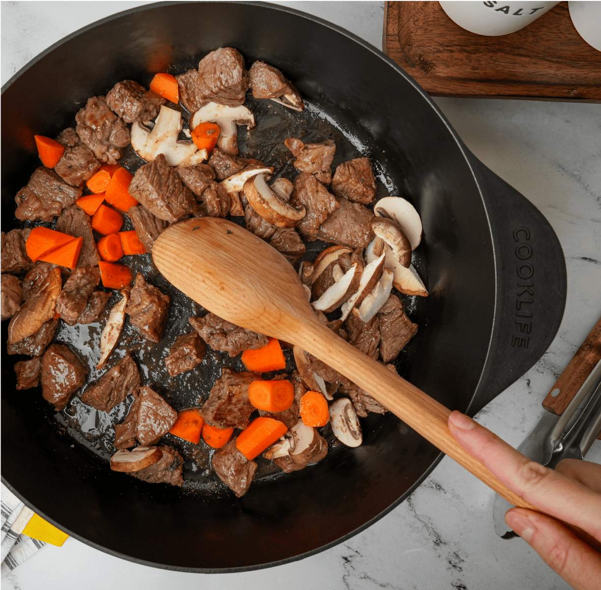 5.5 Quart Cast Iron Dutch Oven